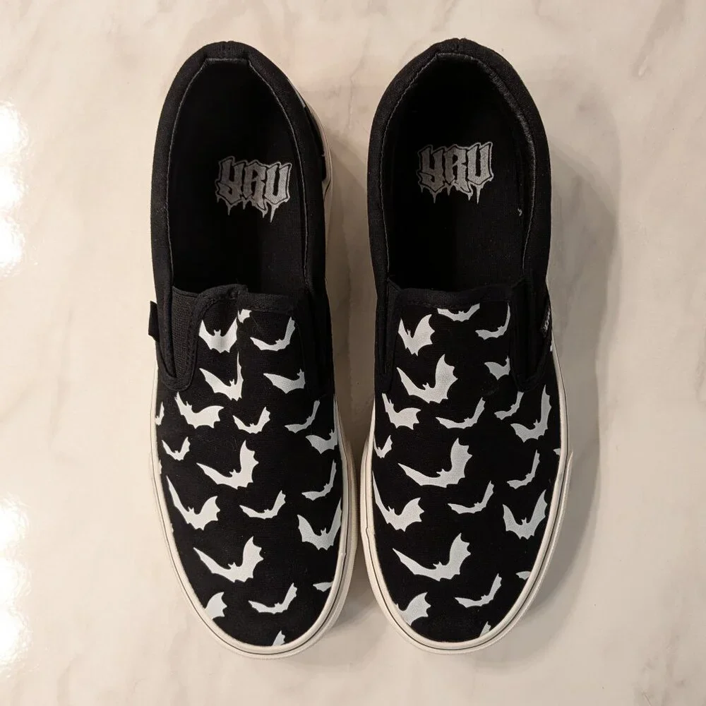 YRU Bat Shoes - White Bats on Black Background with White Platform Soles - Picture 3 of 9